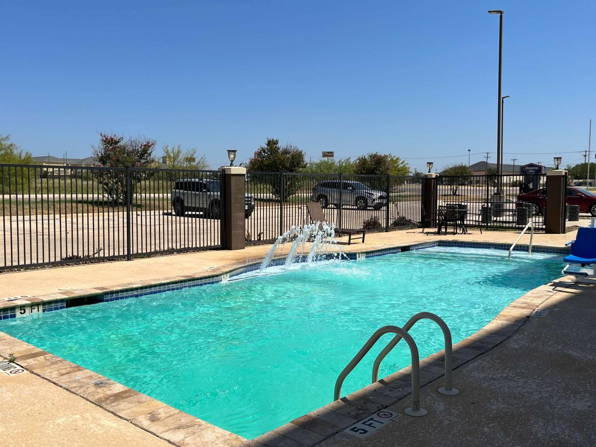 Quality Inn & Suites Pearsall Luaran gambar