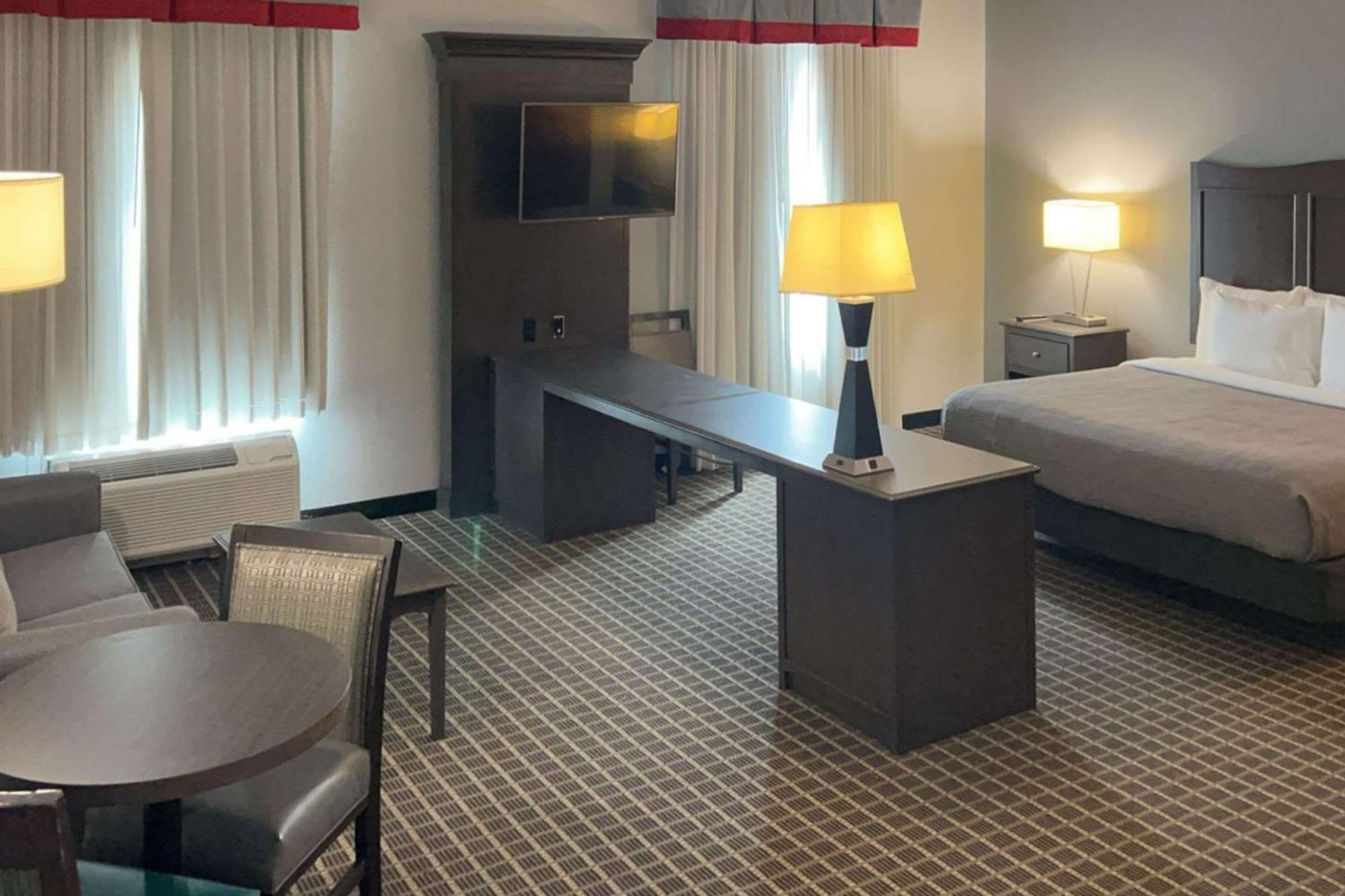 Quality Inn & Suites Pearsall Luaran gambar