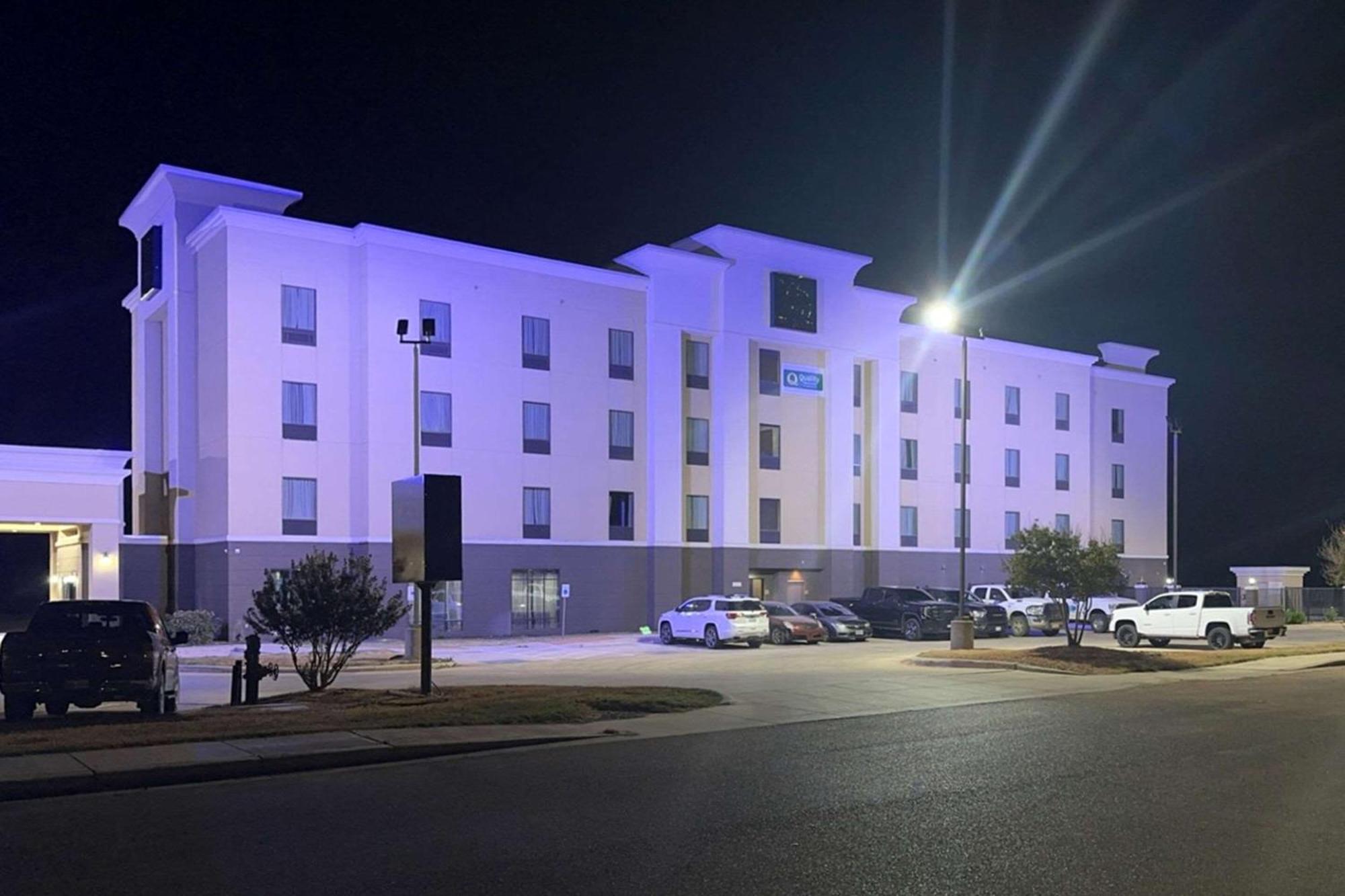 Quality Inn & Suites Pearsall Luaran gambar