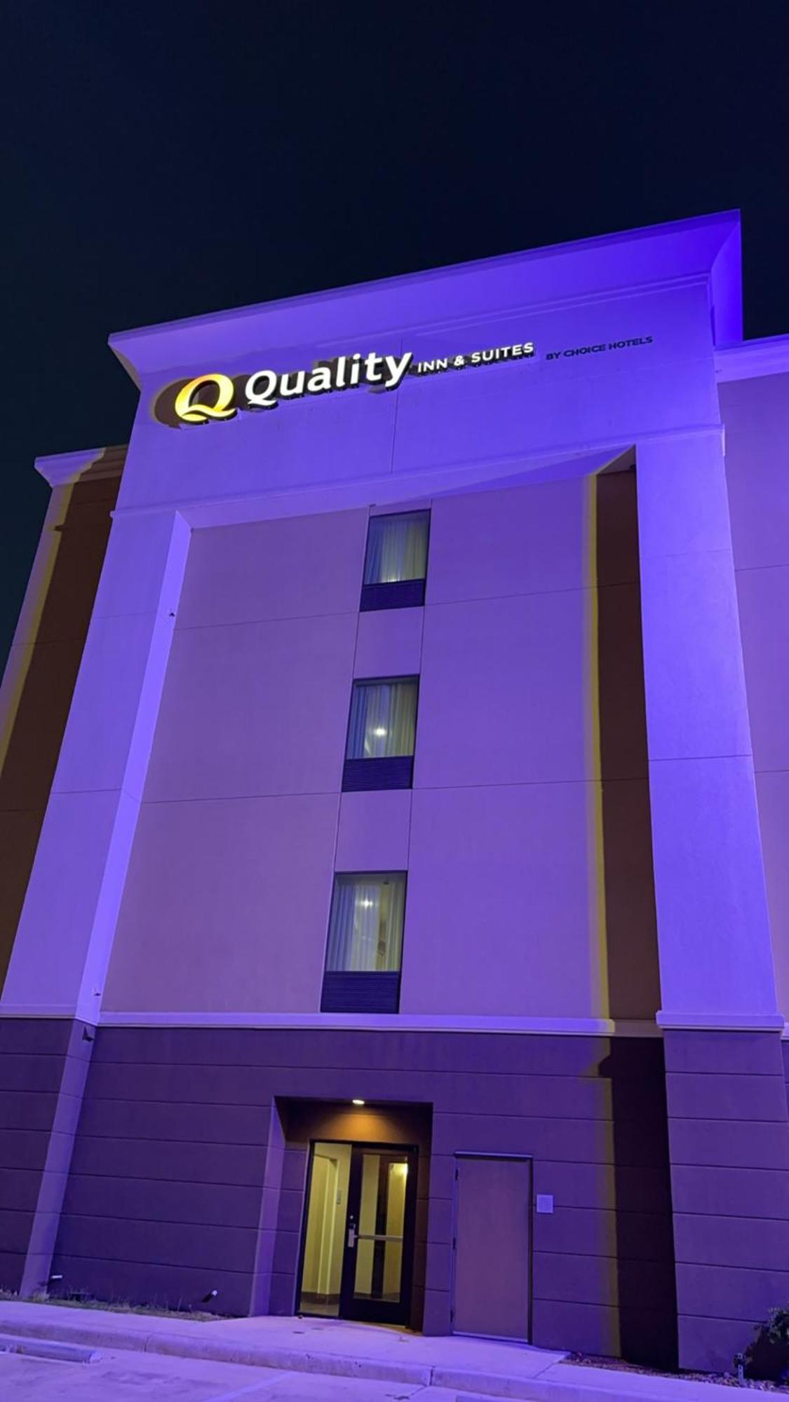 Quality Inn & Suites Pearsall Luaran gambar