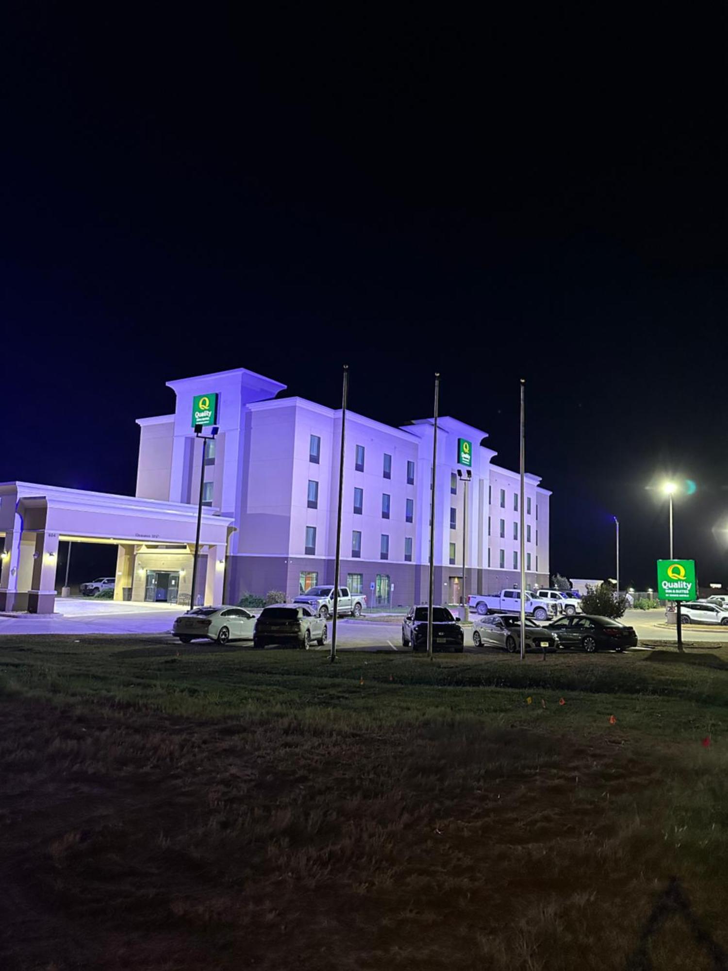 Quality Inn & Suites Pearsall Luaran gambar